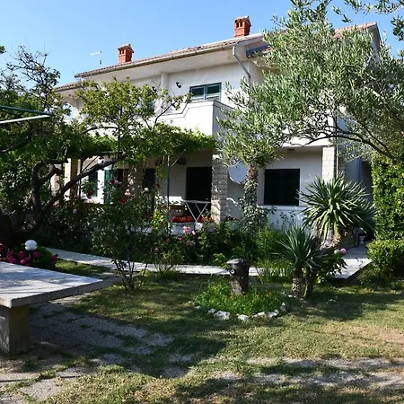 Zdenka Apartment *